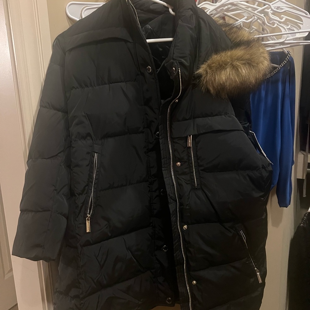 Michael Kors Women’s Hooded Puffer Coat - Picture 3 of 7